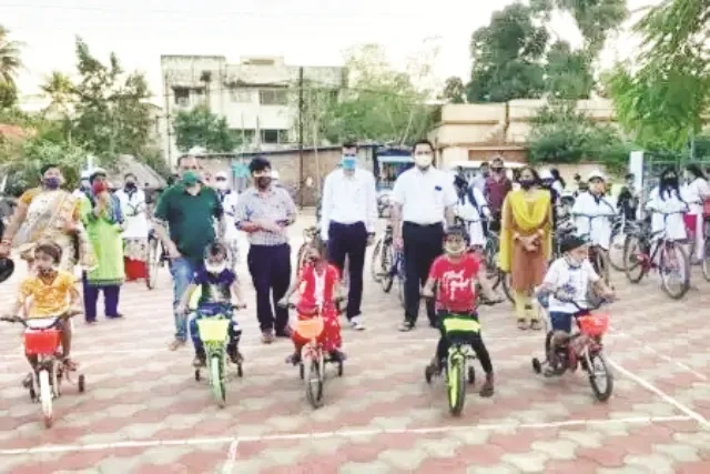 ଦୀପାବଳି ଅବସରରେ ଅଭିନବ ପ୍ରୟାସ : ପ୍ରଗତି ସାଥୀ ଓ ୫ ଶିଶୁଙ୍କୁ ସାଇ‌କେଲ ଉପହାର