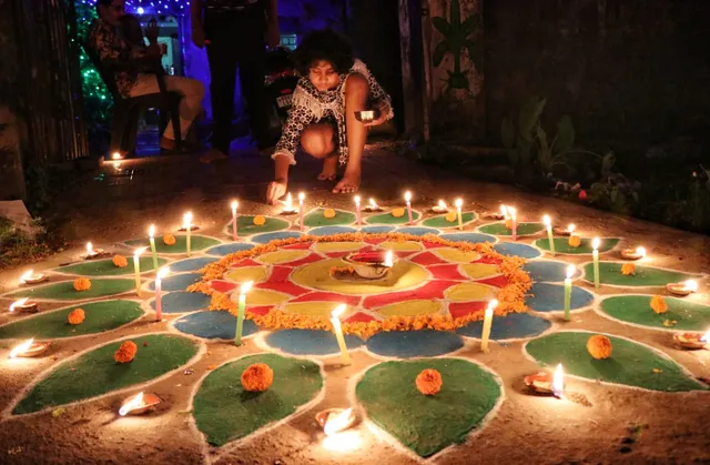 ଦୀପାବଳିରେ ରଂଗୋଲି ସହ ଦୀପାଲୋକର ଛଟା ମନ ମୋହୁଛି ( ଫଟୋ : ସ୍ବଦେଶ )