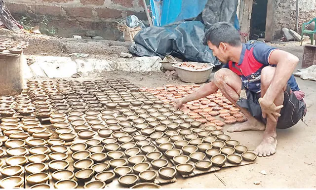 କୁମ୍ଭକାର ମନରେ ଖୁସି ଆଣିଛି ଦୀପାବଳି