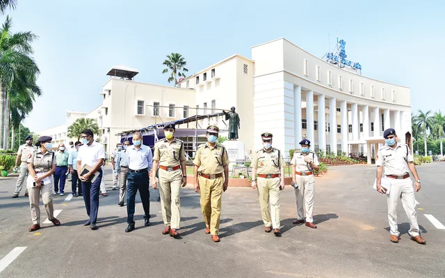 ବିଧାନସଭା ଶୀତ ଅଧିବେଶନ ପାଇଁ ସୁରକ୍ଷା ବ୍ୟବସ୍ଥାର ସମୀକ୍ଷା କଲେ ପୁଲିସ ଡିଜି : ଜଗିବେ ୩୦ ପ୍ଲାଟୁନ୍ ଫୋର୍ସ