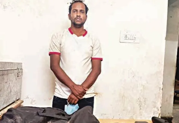 ଅନଲାଇନରେ ମଗାଉଥିଲା ଦାମୀ ଜିନିଷ, ଫେରାଉଥିଲା ଇଟା ! ଠକ ଯୁବକ ଗିରଫ