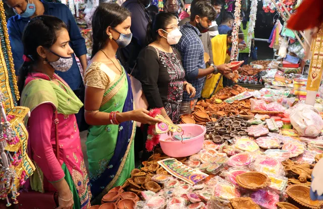 ବାଣ ବିନା ଦୀପାବଳି : ପିଲାଙ୍କ ମୁହଁ ଶୁଖିଲା