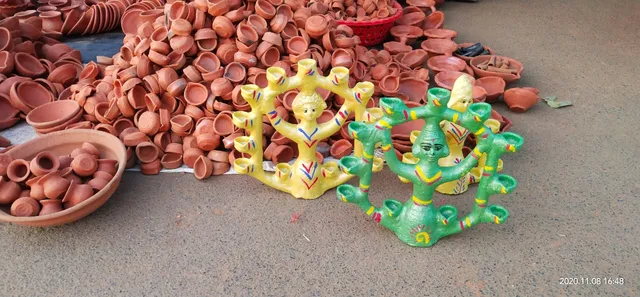 ଏଥର ଦୀପାବଳିରେ ଫୁଟିବନି ବାଣ, ବାରିପଦା ବଜାରରେ ଭଳିକି ଭଳି ରଙ୍ଗବେରଙ୍ଗର ମାଟି ଦୀପର ସମ୍ଭାର