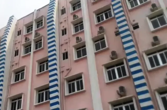 କାମାକ୍ଷାନଗର: ଗଛରୁ ପଡ଼ି ଯୁବକ ଗୁରୁତର