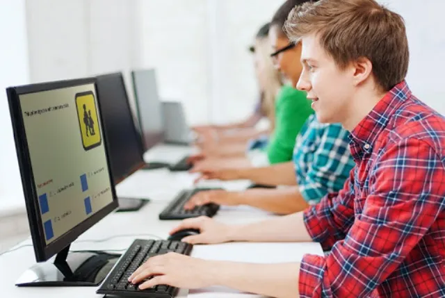 ଆରମ୍ଭ ହେଲା ଡ୍ରାଇଭିଂ ଲାଇସେନ୍ସ ପ୍ରକ୍ରିୟା : ଅଧିକାଂଶ ଆବେଦନକାରୀଙ୍କୁ କମ୍ପ୍ୟୁଟର ଜଣାନାହିଁ