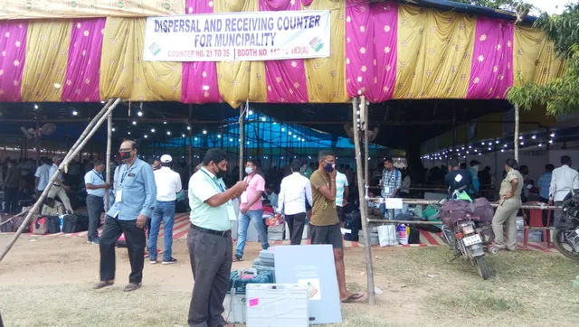 କଡ଼ାସୁରକ୍ଷାରେ ବୁଥ୍‌ ଅଭିମୁଖେ ଗଲେ ପୁଲିଂ ପାର୍ଟି