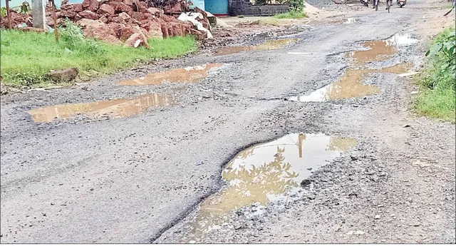 ଜବରଦଖଲରେ ପର୍ଯ୍ୟଟନ ପୀଠ ରାସ୍ତା, ଟ୍ରାଫିକ ସମସ୍ୟା ସଂଗିନ୍