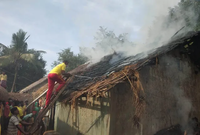 ନିଆଁ ଲାଗି ଚାରି ବଖରା ଘର ପୋଡି ପାଉଁଶ