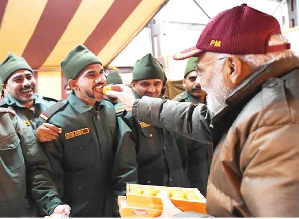 ଯବାନଙ୍କ ସହ ଦୀପାବଳି ପାଳିଲେ ମୋଦୀ