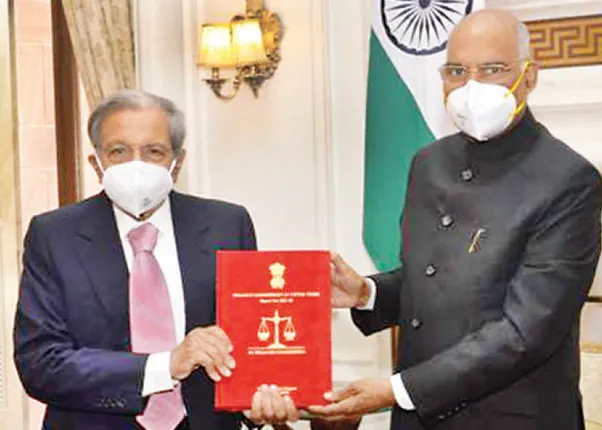 ରାଷ୍ଟ୍ରପତିଙ୍କୁ ପଞ୍ଚଦଶ ଅର୍ଥ ଆୟୋଗଙ୍କ ରିପୋର୍ଟ ପ୍ରଦାନ, ରିପୋର୍ଟରେ ରହିଛି ୪ଟି ଭାଗ