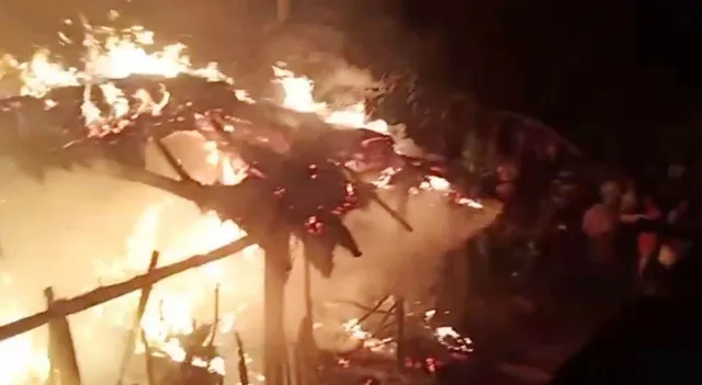 କେନ୍ଦୁଝର : ଦୁଡୁଗାଁରେ ଭୟାବହ ଅଗ୍ନିକାଣ୍ତ, ୧୨ ବଖରା ଜଳିଗଲା, ବୃଦ୍ଧା ଆହତ