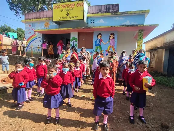 ଅଙ୍ଗନବାଡ଼ି ଶିଶୁଙ୍କୁ ଜୋତା, ମୋଜା ଓ ସ୍ବେଟର ପ୍ରଦାନ, ଉପକୃତ ହେବେ ୧୬ ଲକ୍ଷ ଛାତ୍ରଛାତ୍ରୀ