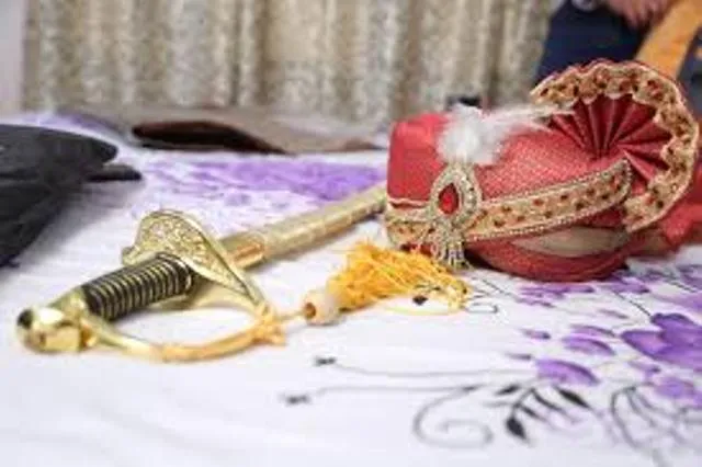 ଆଇଆଇଏଫ୍‌ଏଲ୍‌ ଫାଇନାନ୍ସରୁ ଲୁଟ୍‌ ମାମଲା : କାର୍‌ରୁ ଡେଇଁ ବର ଫେରାର୍