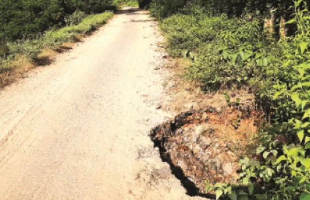 ବ୍ରାହ୍ମଣୀ ନଦୀବନ୍ଧରେ ବିରାଟ ଗର୍ତ୍ତ, ଜଳ‌େସଚନ ବିଭାଗର ଦୃଷ୍ଟି ପଡ଼ିବ କେବେ?