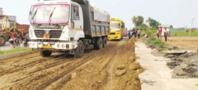 ଠିକା ସ˚ସ୍ଥାର ମନମାନି ଯୋଗୁଁ ରାଜପଥ ପାଲଟିଛି ମରଣଯନ୍ତା