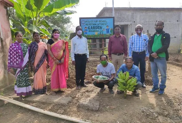 ପୁଲିସ ପ୍ରାଥମିକ ବିଦ୍ୟାଳୟରେ ନ୍ୟୁଟ୍ରିସନ କିଚେନ ଗାଡେନର ଚାରା ରୋପଣ କାର୍ଯ୍ୟକ୍ରମ