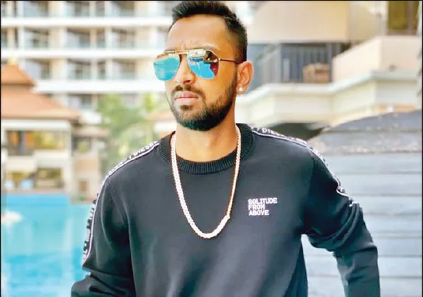 ମୁମ୍ବାଇ ବିମାନ ବନ୍ଦରରେ କ୍ରୁନାଲ ଅଟକ