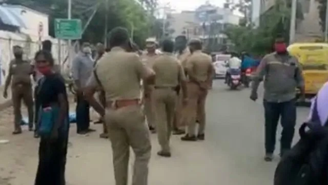 ମଦୁରାଇ : ଜନଗହଳିପୂର୍ଣ୍ଣ ରାସ୍ତାରେ ଯୁବକଙ୍କ ମୁଣ୍ଡ କାଟକଲେ ଅପରାଧୀ, ସିସିଟିଭିରେ କଏଦ ହେଲା ନୃସଂଶ କାଣ୍ଡ
