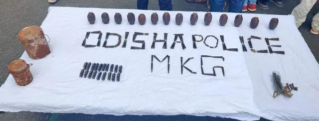 ସ୍ୱାଭିମାନ ଅଞ୍ଚଳରୁ ବିପୁଳ ମାତ୍ରାରେ ମାଓ ଅସ୍ତ୍ରଶସ୍ତ୍ର ଜବତ