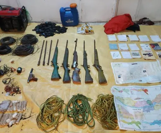 ନୂଆପଡ଼ା: ବିପୁଳ ପରିମାଣର ବନ୍ଧୁକ, ଗୁଳି ଏବଂ ମାଓ ସାମଗ୍ରୀ ଜବତ