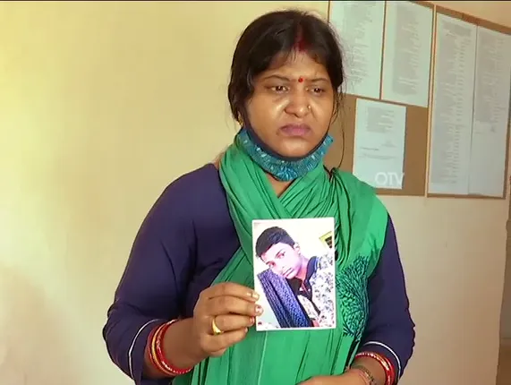 ନବମ ଶ୍ରେଣୀ ଛାତ୍ର ଶକ୍ତି ପ୍ରସାଦ ମୃତ୍ୟୁ ଘଟଣା: ଡିଆଇଜିଙ୍କୁ ଭେଟି ନ୍ୟାୟ ମାଗିଲେ ମାଆ