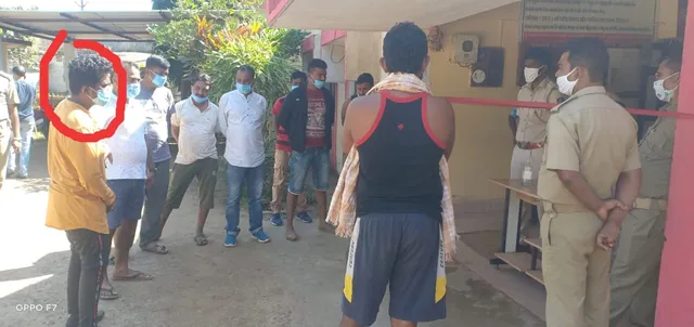 ଫୋନରେ ଦାଦାବଟି ମାଗୁଥୁବା ଯୁବକଙ୍କୁ ଧରି ଥାନାରେ ଜିମା ଦେଲେ ଗ୍ରାମବାସୀ