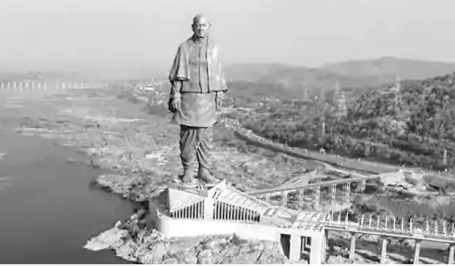 ଇତିହାସ ଆଲୋଚନା, ପଟେଲ ଅନନ୍ୟ କାହିଁକି?