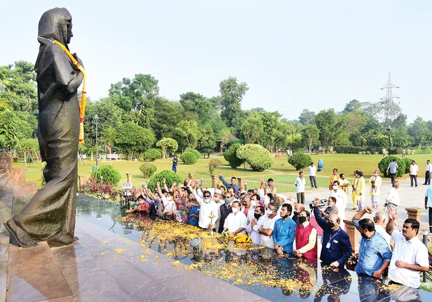 ପିସିସି ପକ୍ଷରୁ ଇନ୍ଦିରା ଗାନ୍ଧୀଙ୍କ ୧୦୩ତମ ଜୟନ୍ତୀ : ଇନ୍ଦିରା ଗାନ୍ଧୀ ଦେଶର ଆତ୍ମାକୁ ଚିହ୍ନିଥିଲେ: ନିରଞ୍ଜନ