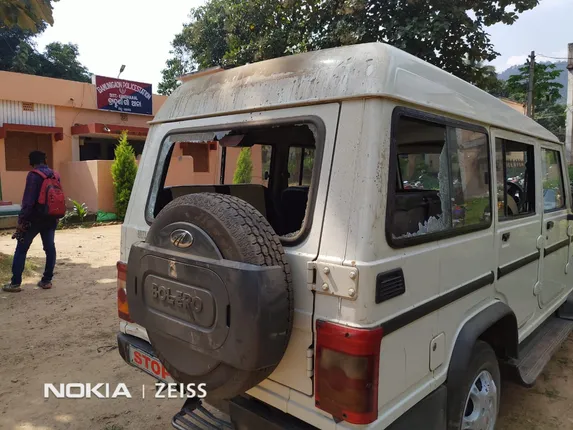 ଜୁଆ ଆଡାରେ ଚଢାଉ: ଥାନାଧିକାରୀଙ୍କୁ ଆକ୍ରମଣ କରି ଗାଡି ଭଙ୍ଗାରୁଜା କଲେ ଜୁଆଡି, ୬ ଜଣ ଗିରଫ ପରେ ମେରାମାହା ଗାଁ ଜନଶୂନ୍ୟ