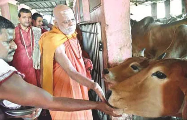 ଗୋଷ୍ଠାଷ୍ଟମୀରେ ଜଗଦ୍‌ଗୁରୁ ଶଙ୍କରାଚାର୍ଯ୍ୟଙ୍କ ଗୋପୂଜନ