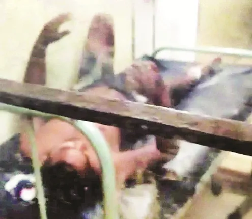 ଥାନା ହାଜତରେ ପୁଲିସର ଥାର୍ଡ ଡିଗ୍ରି ଘଟଣା : ଏସ୍‌ସିବିରେ ଆହତଙ୍କୁ ଭେଟି ପାରିଲେନି ପରିବାର