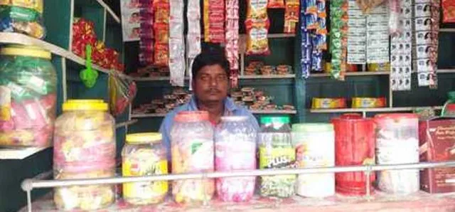 କରୋନା କାହାଣୀ! ପରିବାର ପେଟ ପୋଷିବାକୁ କମ୍ପାନି ଚାକିରିରୁ ପାନ ଦୋକାନ