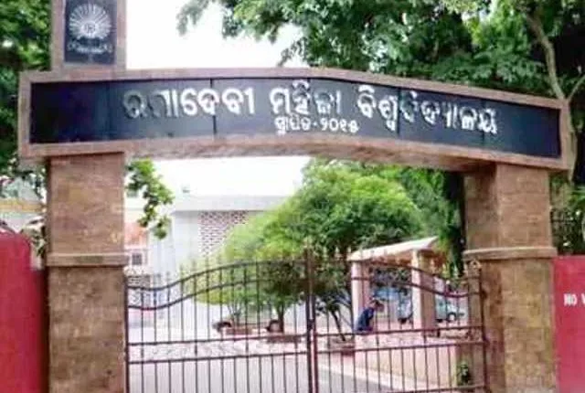 ରମାଦେବୀ ମହିଳା ବିଶ୍ବବିଦ୍ୟାଳୟ ପରିସରରେ ଅଟୋରୁ ଅଚିହ୍ନା ମୃତଦେହ ଉଦ୍ଧାର