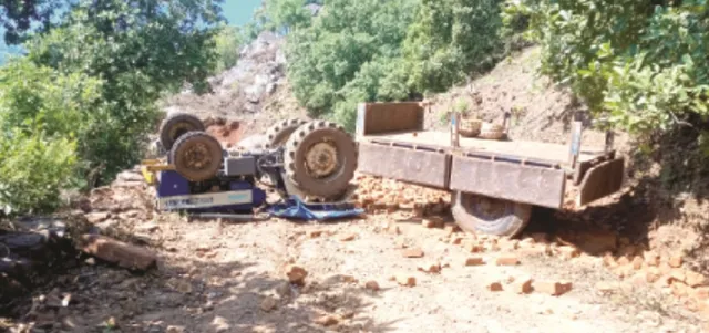 ଟ୍ରାକ୍ଟର୍ ଓଲଟିଲା : ଜଣେ ଶ୍ରମିକ ମୃତ, ୩ ଗୁରୁତର