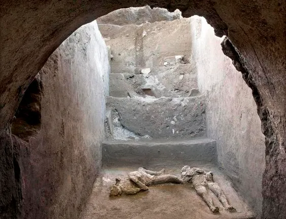 ୨୦୦୦ ବର୍ଷ ତଳେ ଇଟାଲିରେ ଉଦ୍‌ଗୀରଣ ହୋଇଥିବା ଆଗ୍ନେୟଗିରି ପାଉଁଶରୁ ବାହାରିଲା ଦୁଇଜଣ ବ୍ୟକ୍ତିଙ୍କର ଦେହାବଶେଷ