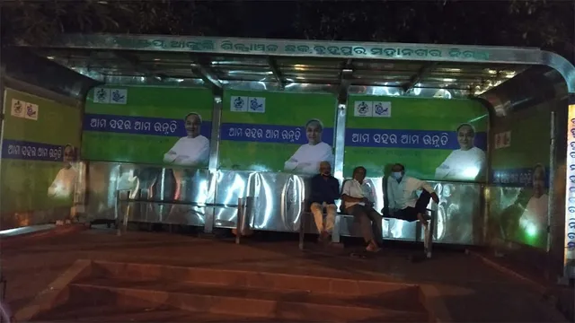 ସଞ୍ଜ ନଇଁଲେ ଅନ୍ଧାରରେ ସୋଲାର୍‌ ବସ୍‌ଷ୍ଟପ୍‌