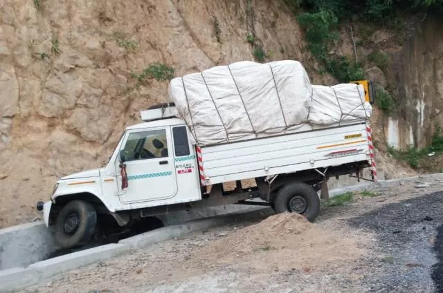 ଗଜପତି ଜିଲ୍ଲା ମାର୍ଲବା ଘାଟିରେ ପିକଅପ୍ ଗାଡ଼ି ଦୁର୍ଘଟଣାଗ୍ରସ୍ତ