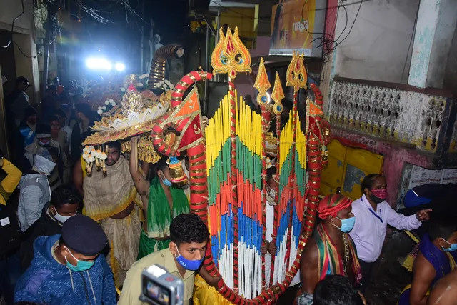 ଭଣ୍ଡାର ମେକାପ-ସିଂଘାରୀ ସେବକ ବିବାଦ : ୩ ଘଣ୍ଟା ଅଟକାଇଦେଲେ ବେଶ