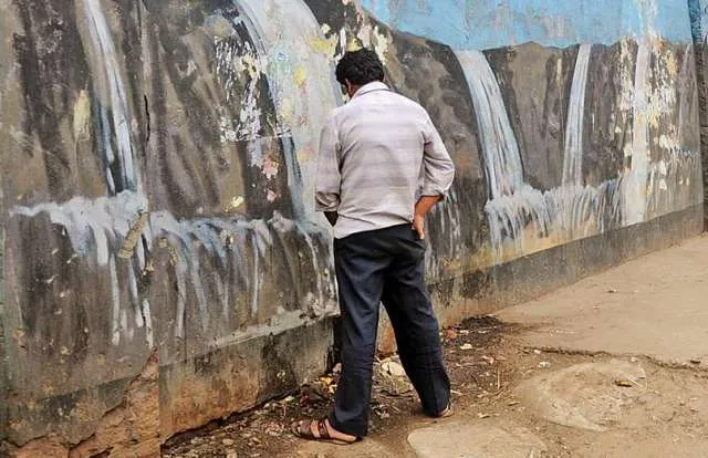 ଖୋଲାରେ ପରିସ୍ରା କଲେ ତଣ୍ଡ ଶହେ