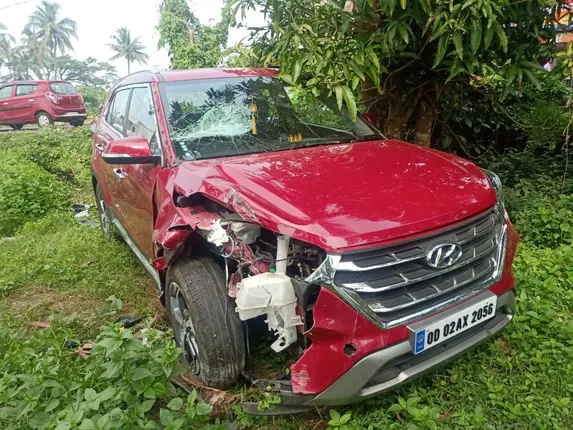 ବୃଦ୍ଧବ୍ୟକ୍ତିଙ୍କୁ ଧକ୍କା ଦେଇ ଇଲେକ୍ଟ୍ରି ଖୁଣ୍ଟ ଭାଙ୍ଗିଲେ କାର ଚାଳକ