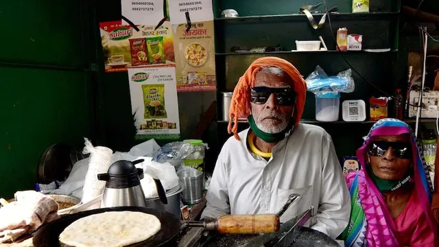 ଭିଡିଓ ରେକର୍ଡ କରିଥିବା ୟୁଟ୍ୟୁବରଙ୍କ ବିରୋଧରେ ଟଙ୍କା ହଡ଼ପ କରିଥିବାର ଅଭିଯୋଗ ଆଣିଲେ ‘ବାବା କା ଢାବା’ର ମାଲିକ