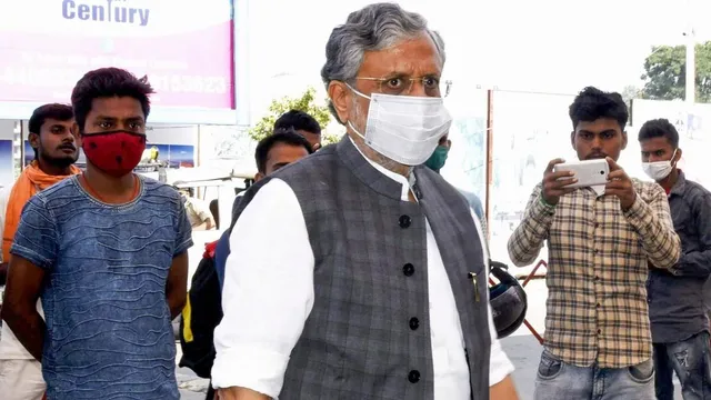 ବିହାର ନିର୍ବାଚନ: ଉପମୁଖ୍ୟମନ୍ତ୍ରୀ ଲାଇନରେ ଠିଆ ନହୋଇ ଆଗ ମତଦାନ କରିବାରୁ ଅସନ୍ତୋଷ ପ୍ରକାଶ କଲେ ମତଦାତା