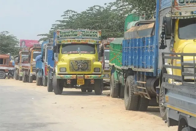 ଆଜିଠୁ ଟ୍ରକ୍‌ ଧର୍ମଘଟ : ଅତ୍ୟାବଶ୍ୟକ ସାମଗ୍ରୀ ଛଡ଼ା ମାଲ୍‌ ‌ପରିବହନ ବନ୍ଦ