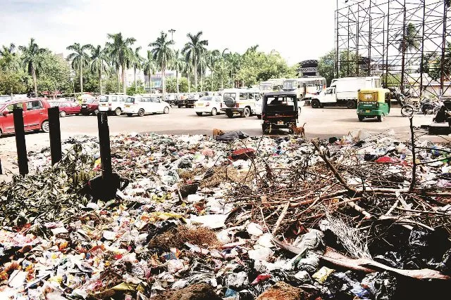 ଐତିହ୍ୟ ଜୋନ୍‌ରେ ସଫେଇ : ରେଳ ଷ୍ଟେସନରେ ଅଳିଆ ଗଦା