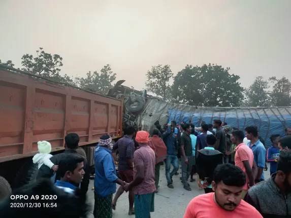 ଦୁଇ ଟ୍ରକ୍‌ ମୁହାଁମୁହିଁ; ଜଣେ ଚାଳକ ମୃତ