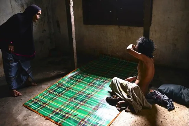 ୧୦ ବର୍ଷ ପରେ ବନ୍ଦ କୋଠରୀରୁ ଉଦ୍ଧାର ହେଲେ ନିଜ ଇଚ୍ଛାରେ ବନ୍ଦୀ ହୋଇଥିବା ୩ ଉଚ୍ଚଶିକ୍ଷିତ ଭାଇଭଉଣୀ