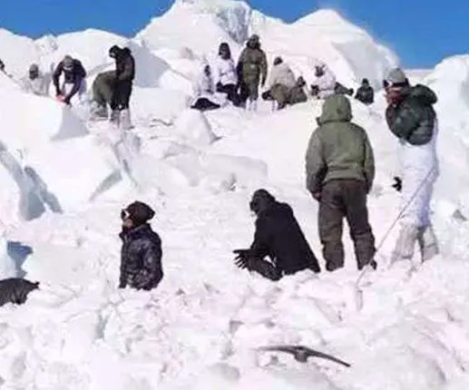 ଲଦାଖରେ ଭାରତୀୟ ସେନାର ପ୍ରସ୍ତୁତି ଦେଖି ଚୀନର ଚେତା ପଶିଲା, କିଣିଲା ଶୀତ ପୋଷାକ