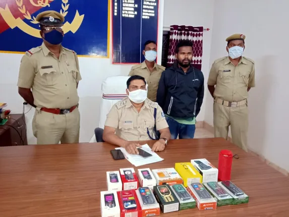 ମୋବାଇଲ ଦୋକାନରୁ ସଟର ତାଡି ଚୋରି ଘଟଣା: ଅଭିଯୁକ୍ତ ଗିରଫ