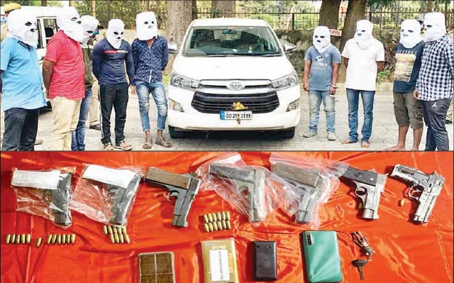 ଚାରିଆଡ଼େ ଲମ୍ବିଛି ଡି’ ବ୍ରଦର୍ସଙ୍କ ଚେର: ୭ ପିସ୍ତଲ, ୩୫ ଗୁଳି, ଇନୋଭା ଜବତ