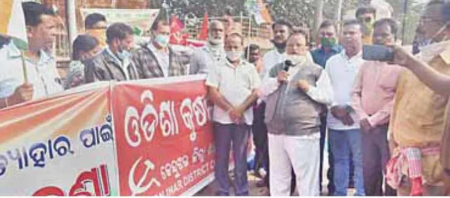 ଚାଷୀ ଆନ୍ଦୋଳନରେ ସାମିଲ ହେଲେ ନିରଞ୍ଜନ: ‘ନୂଆ କୃଷି ଆଇନ ପ୍ରତ୍ୟାହାର କରାଯାଉ’